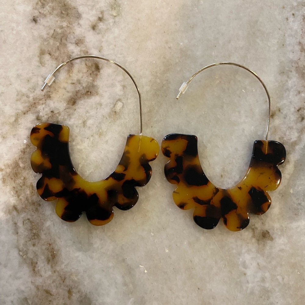 Abercrombie & Fitch Tortoise Hoop Earrings Scalloped Edge 2 1/2" Lightweight